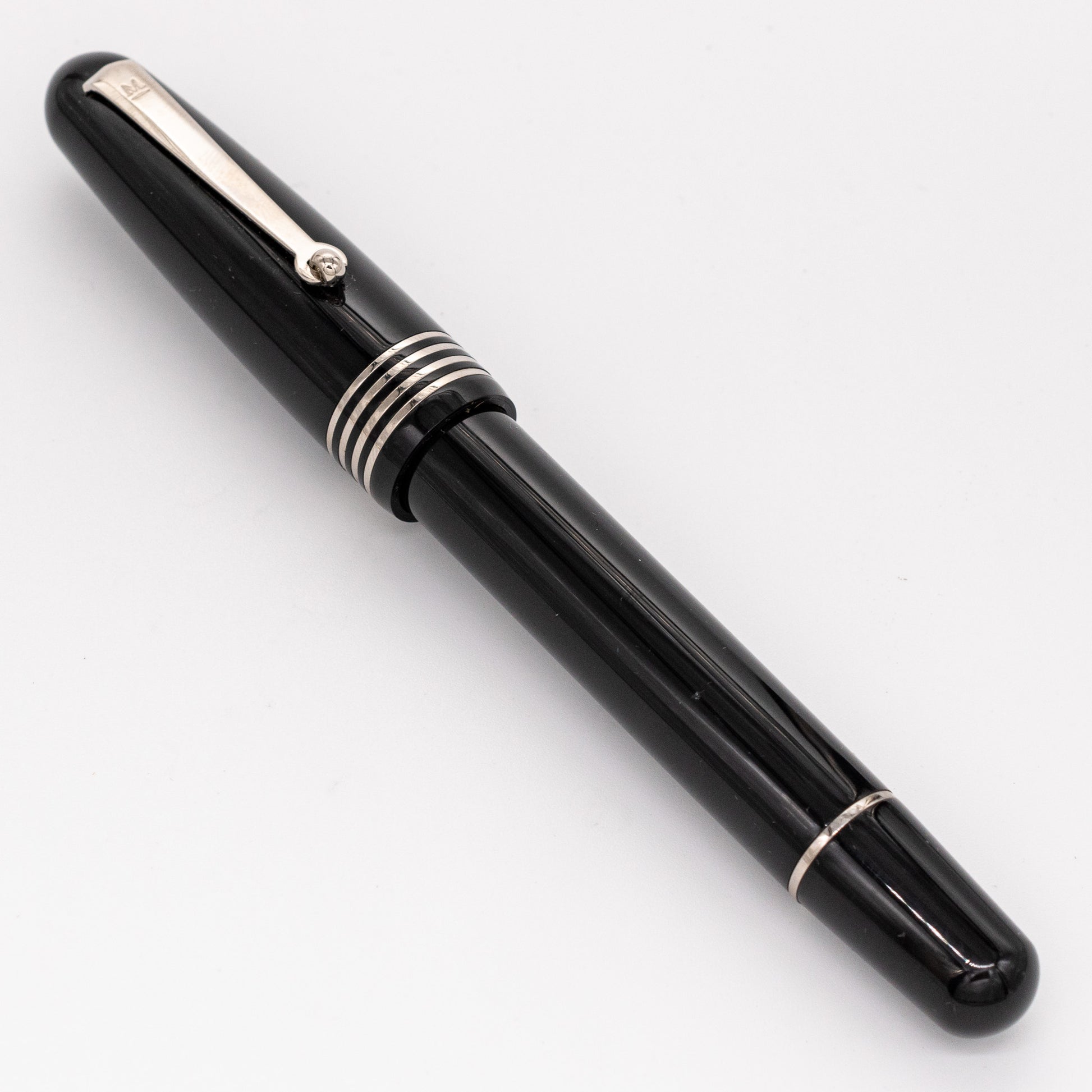 Molteni Modelo 54 Jet Black & Rhodium Fountain Pen Capped